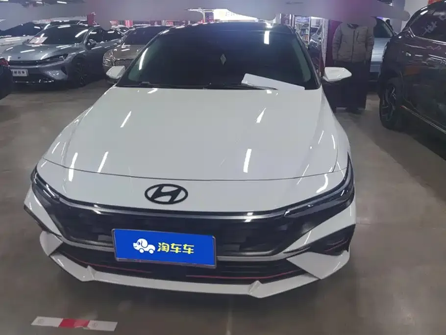 Hyundai Elantra — фото 3