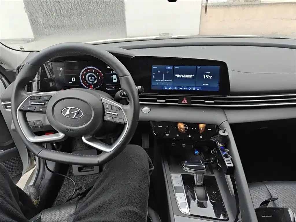 Hyundai Elantra — фото 10