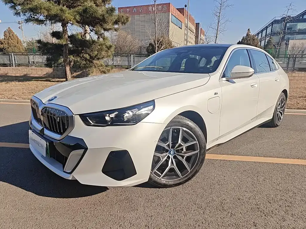 BMW i5 — фото 1