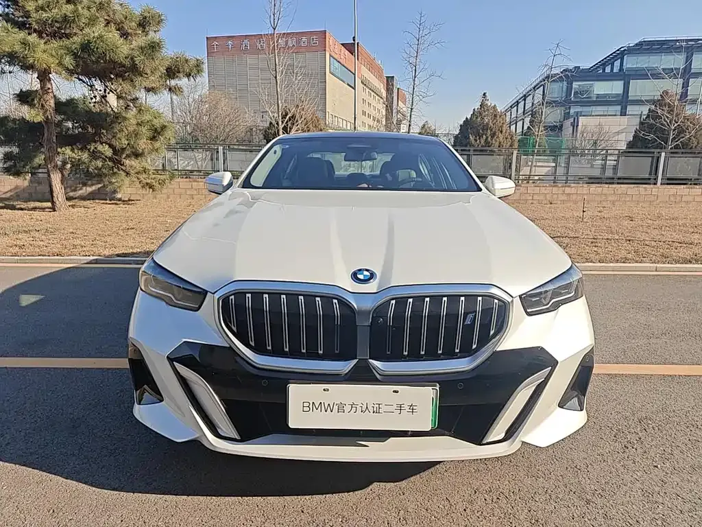 BMW i5 — фото 5