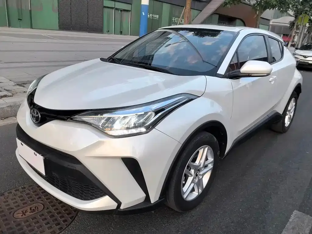 Toyota C-HR — фото 1
