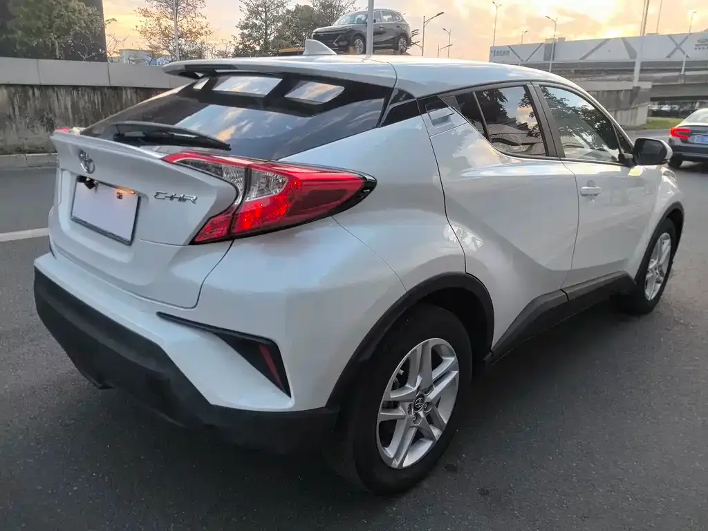 Toyota C-HR — фото 6