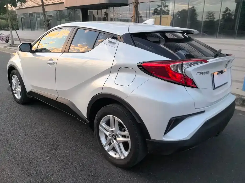 Toyota C-HR — фото 5