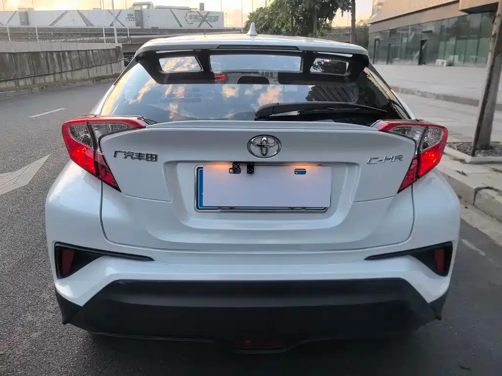 Toyota C-HR — фото 9