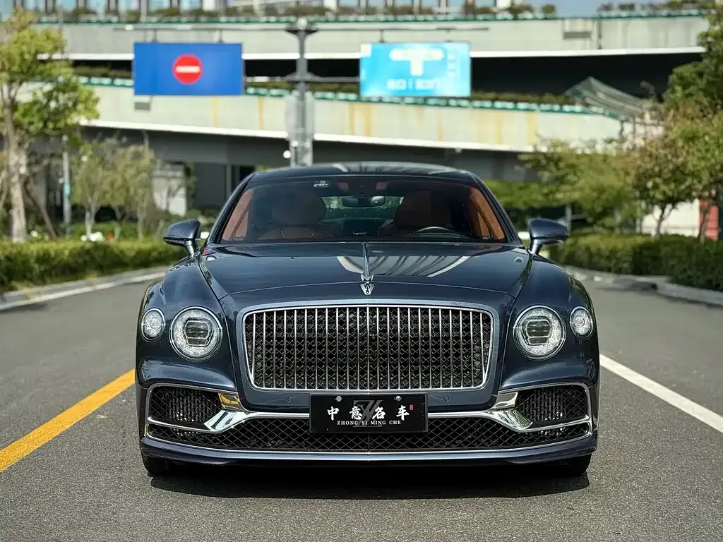 Bentley Flying Spur — фото 8