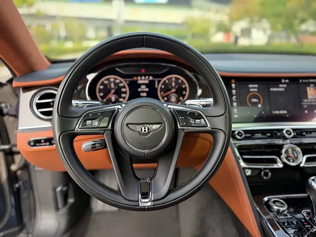 Bentley Flying Spur — фото 2