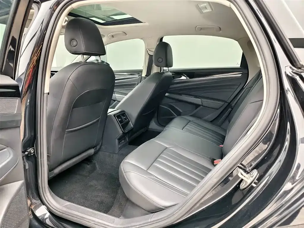 Volkswagen Passat — фото 10