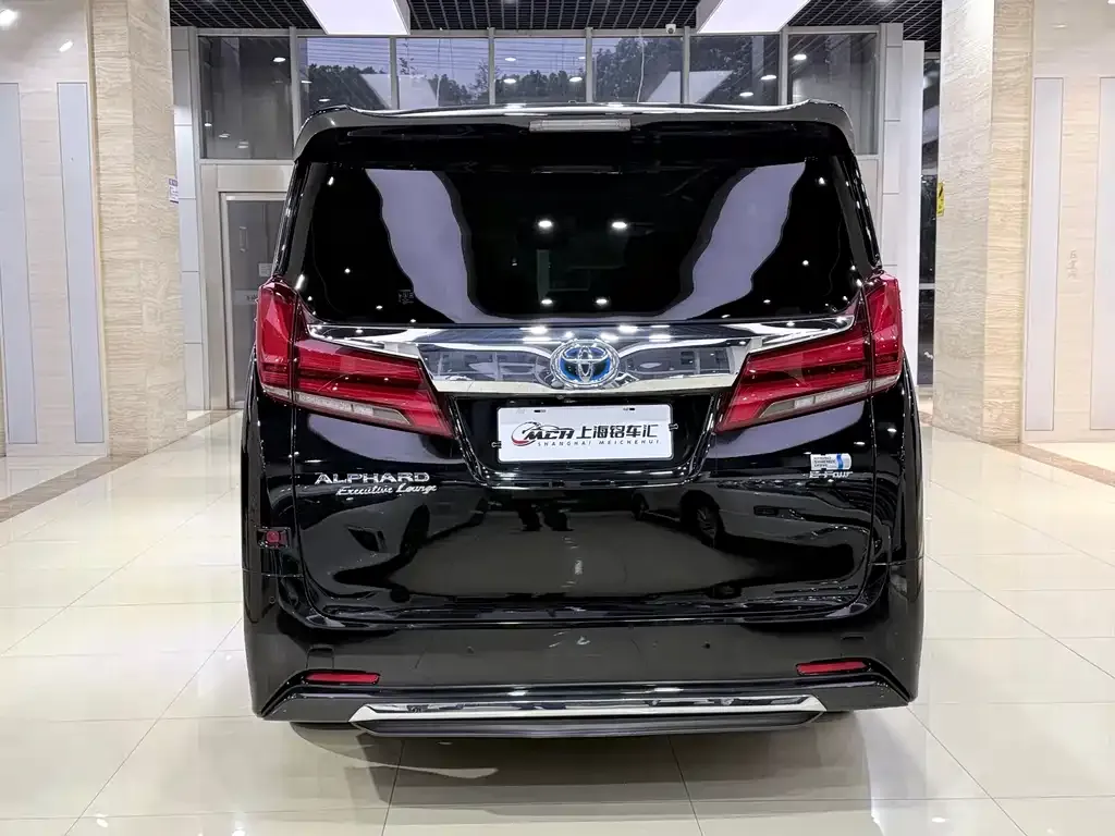 Toyota Alphard — фото 7