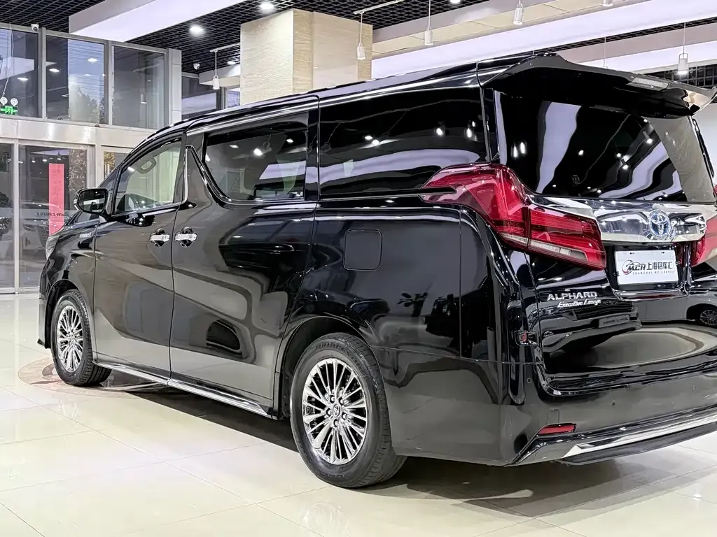 Toyota Alphard — фото 5
