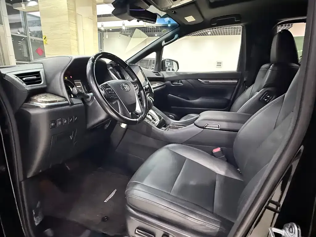 Toyota Alphard — фото 6