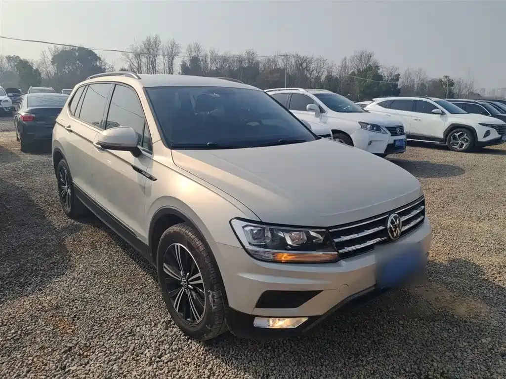 Volkswagen Tiguan L — фото 4
