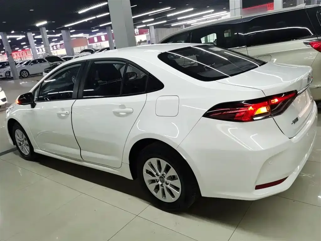 Toyota Corolla — фото 9