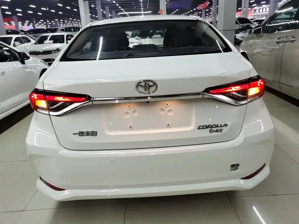 Toyota Corolla — фото 5