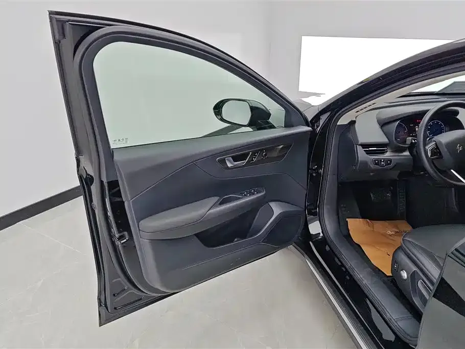 Hongqi E-QM5 — фото 10