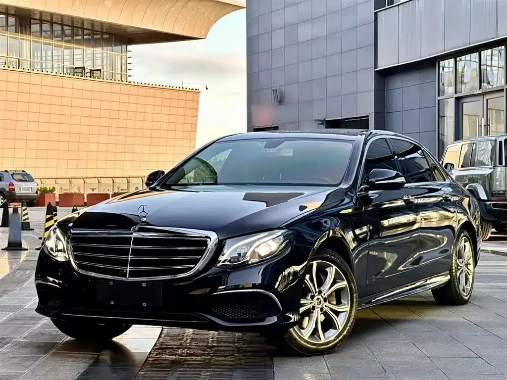 Mercedes-Benz E-Class — фото 3