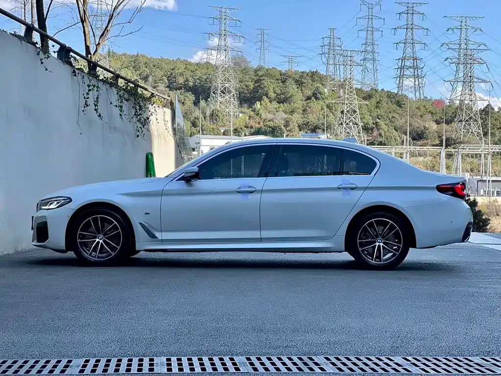 BMW 5 Series — фото 4