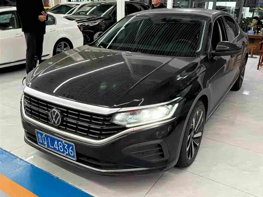 Volkswagen Passat — фото 1