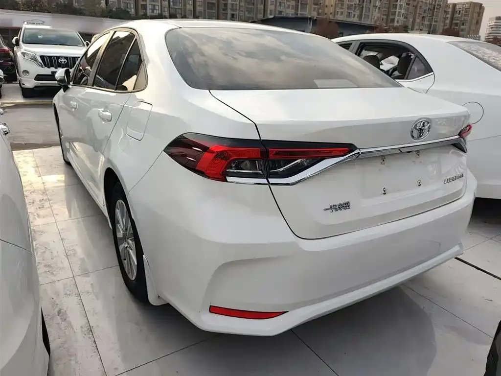 Toyota Corolla — фото 4