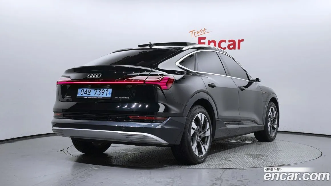 Audi e-tron — фото 2