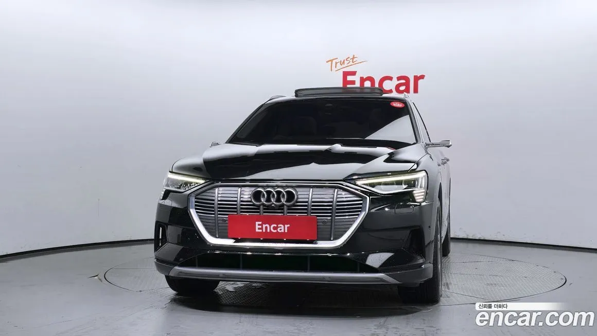 Audi e-tron — фото 3