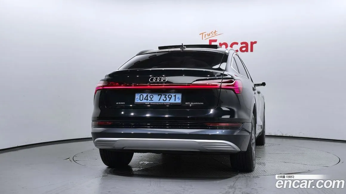 Audi e-tron — фото 4