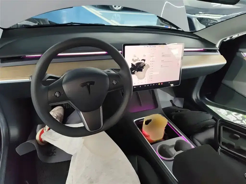 Tesla Model 3 — фото 5