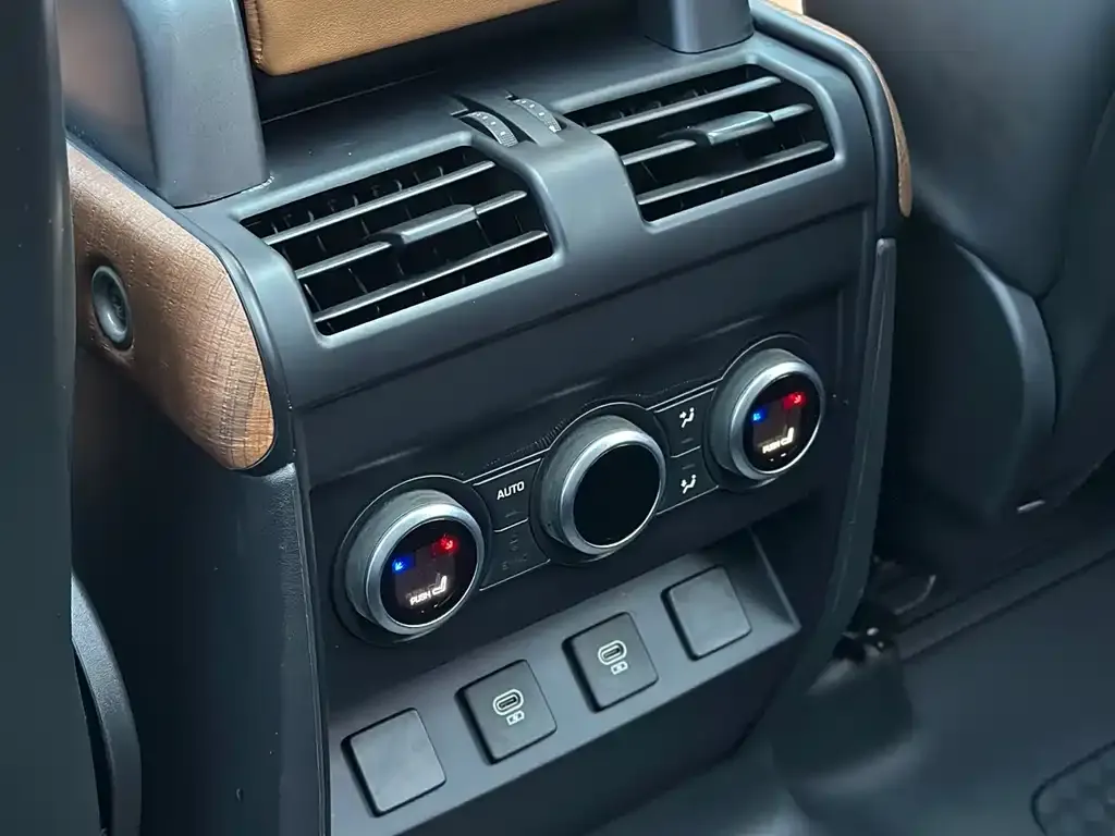 Land Rover Defender — фото 10