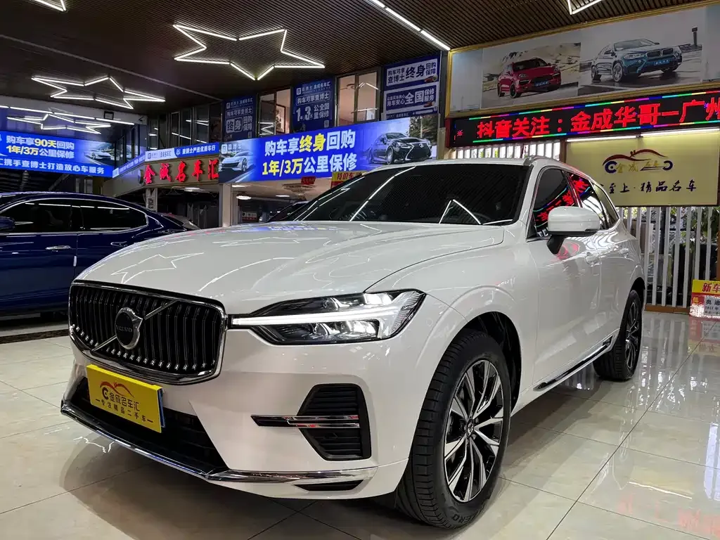 Volvo XC60 — фото 1