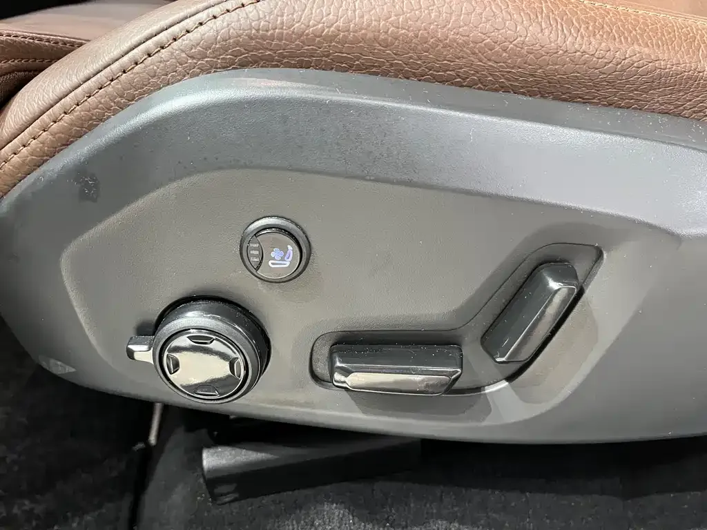 Volvo XC60 — фото 2