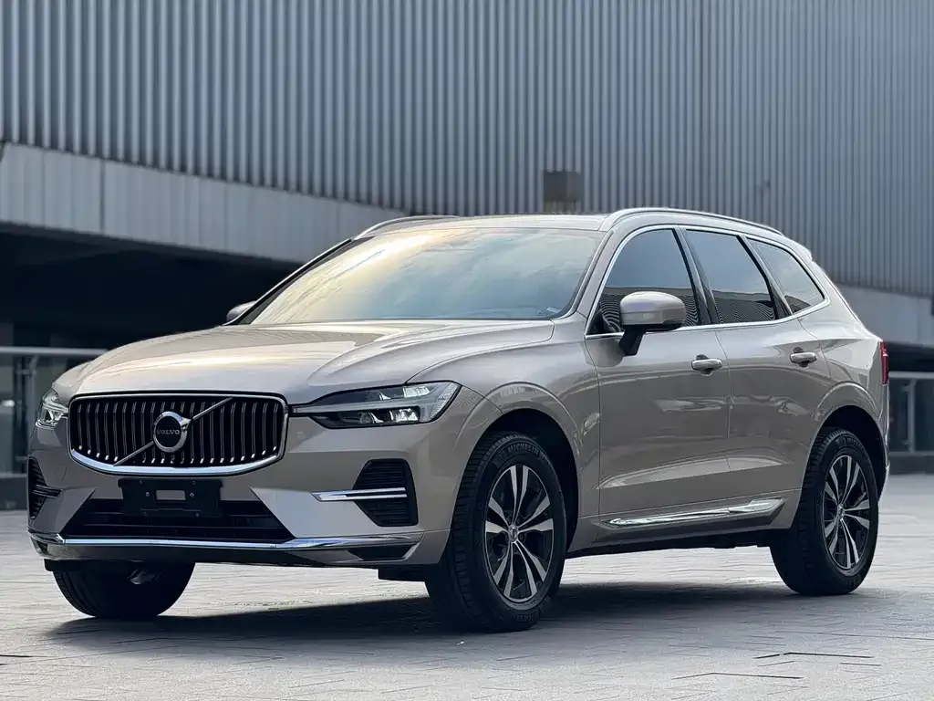 Volvo XC60 — фото 1