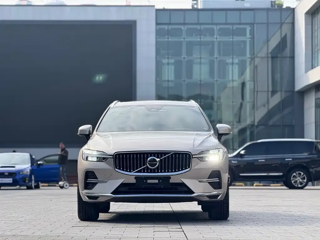 Volvo XC60 — фото 5