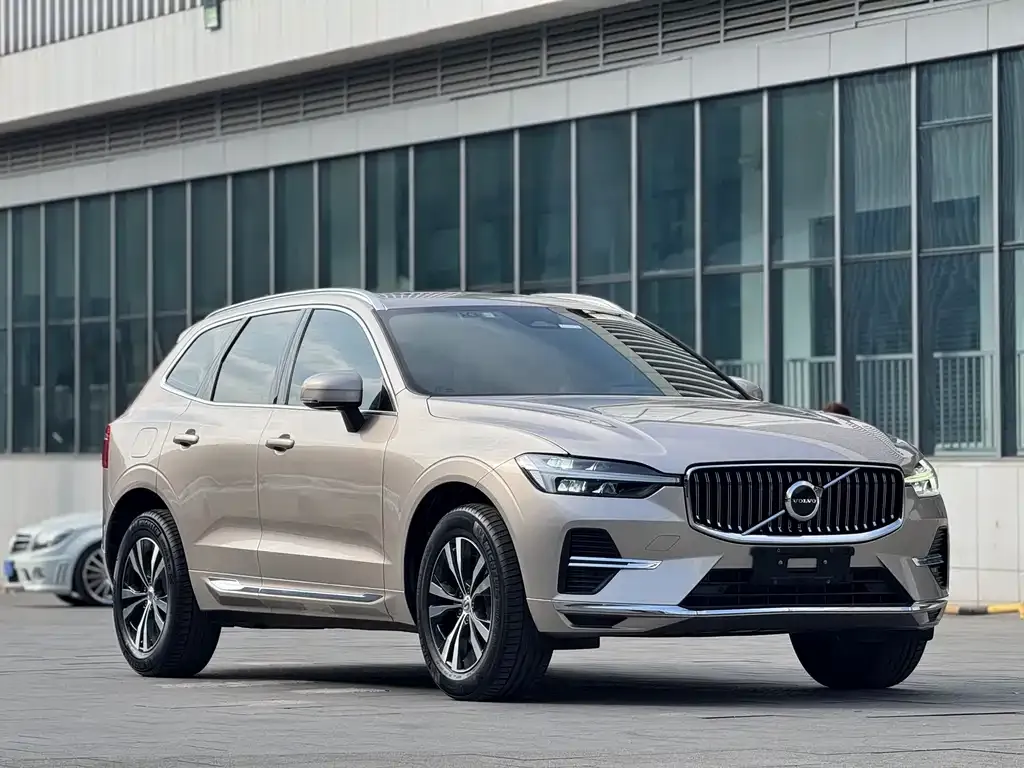 Volvo XC60 — фото 9