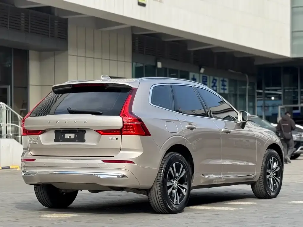 Volvo XC60 — фото 10