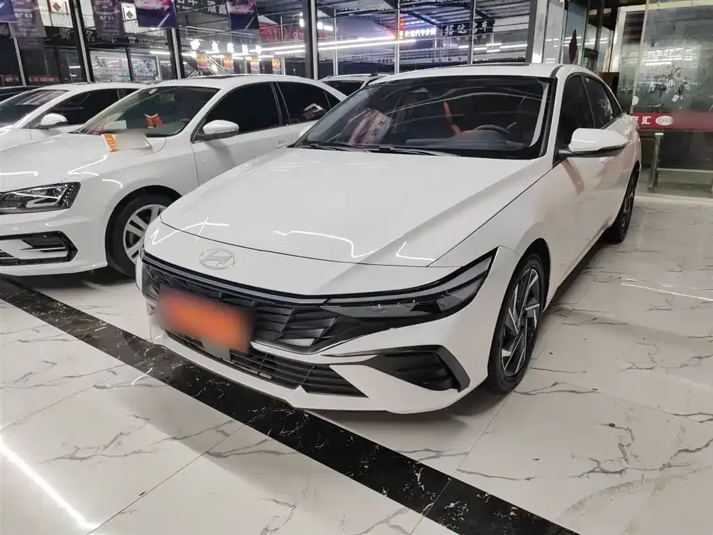 Hyundai Elantra — фото 1
