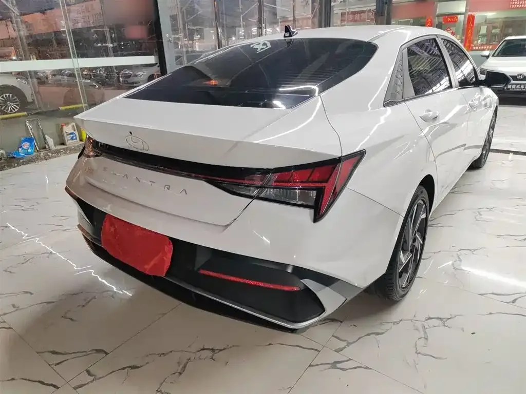 Hyundai Elantra — фото 7