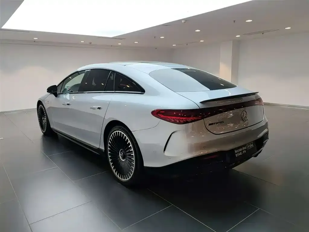 Mercedes-Benz EQS AMG — фото 6