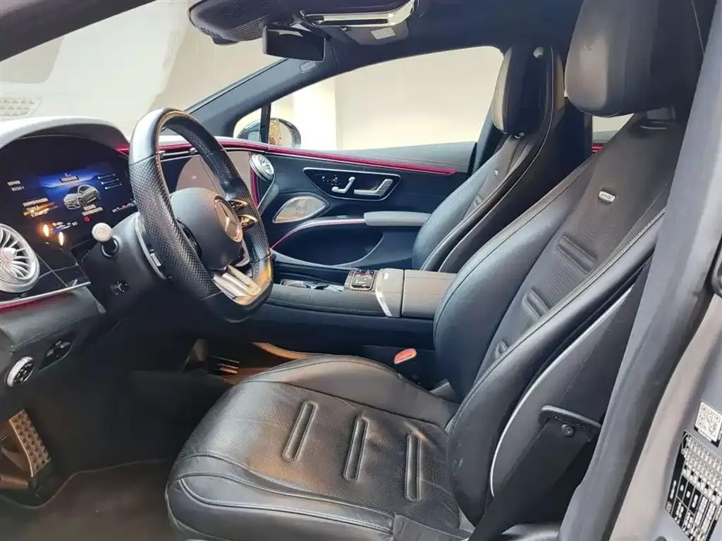 Mercedes-Benz EQS AMG — фото 10