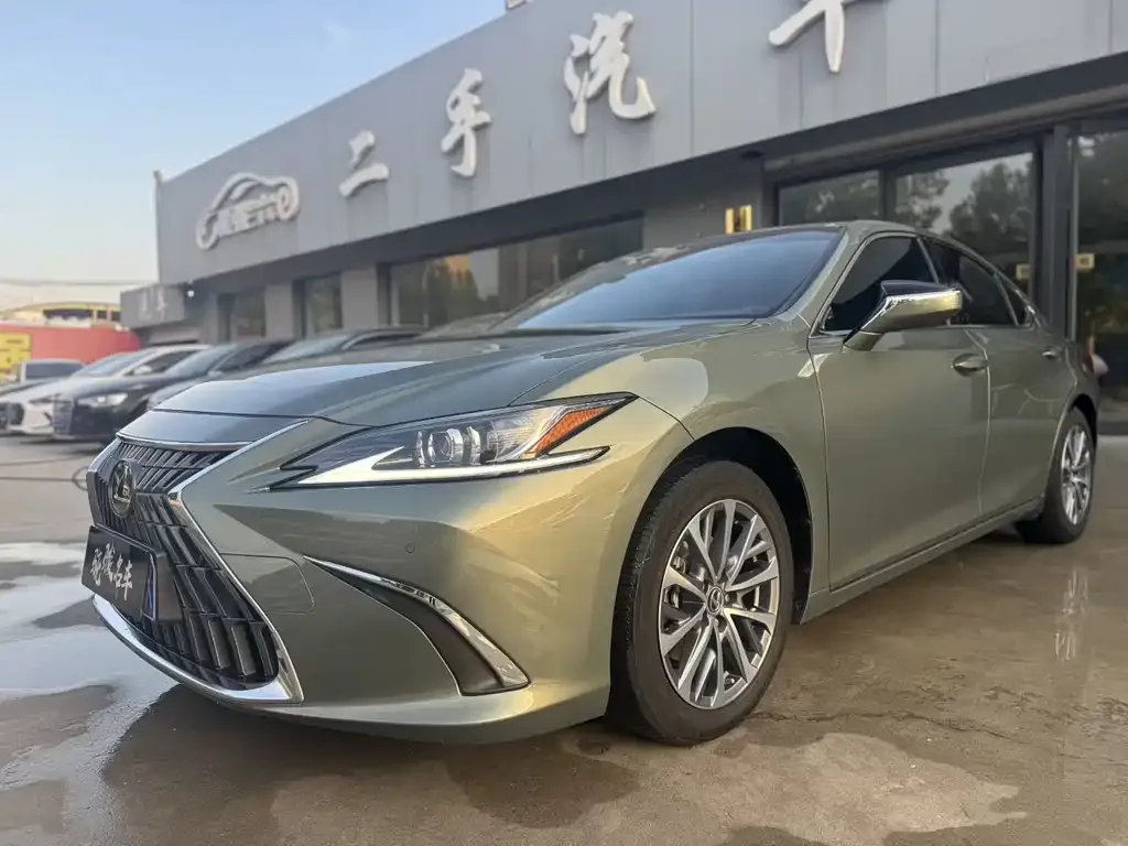Lexus ES — фото 1