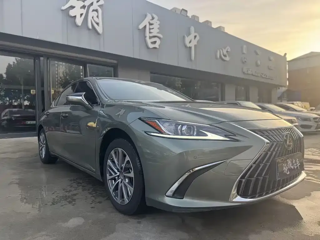 Lexus ES — фото 5