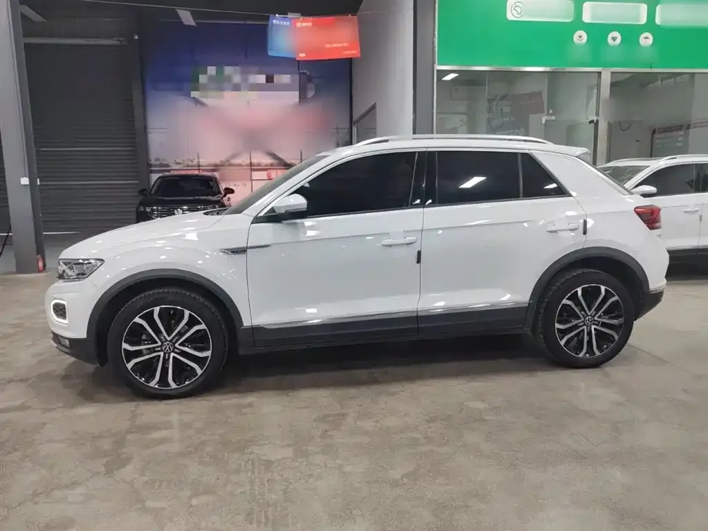 Volkswagen T-Roc — фото 10