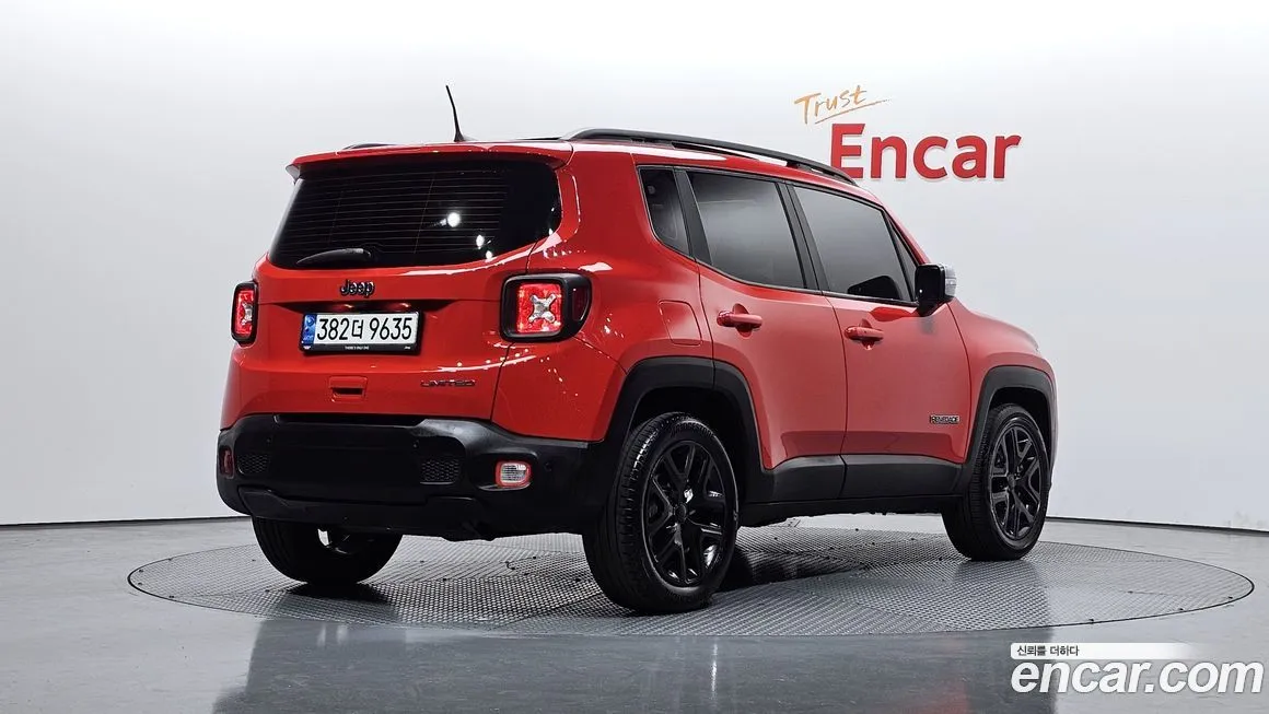Jeep Renegade — фото 7