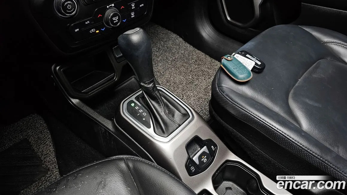 Jeep Renegade — фото 10