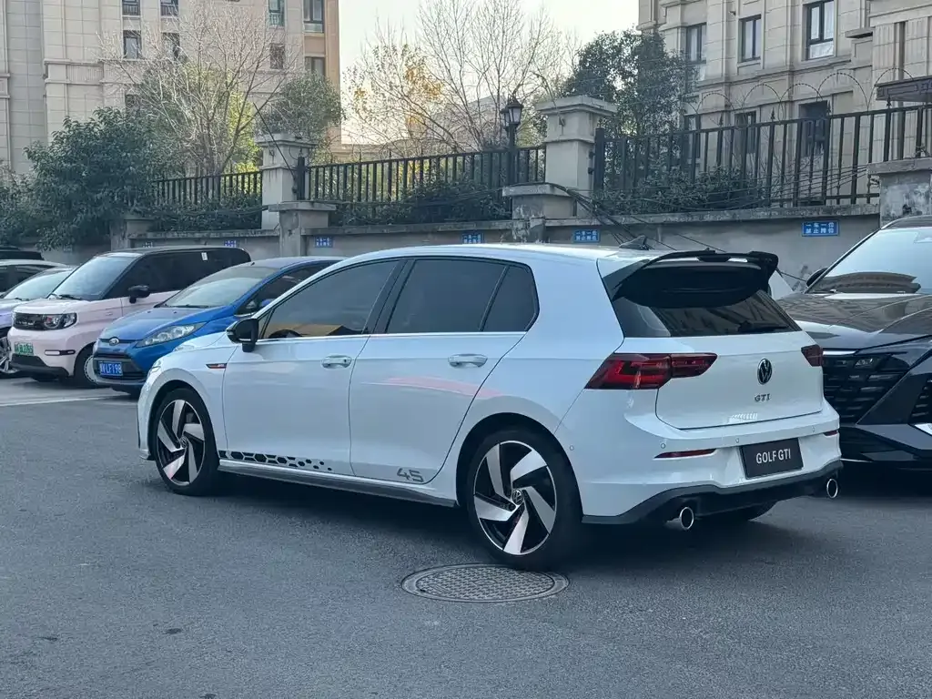 Volkswagen Golf GTI — фото 8