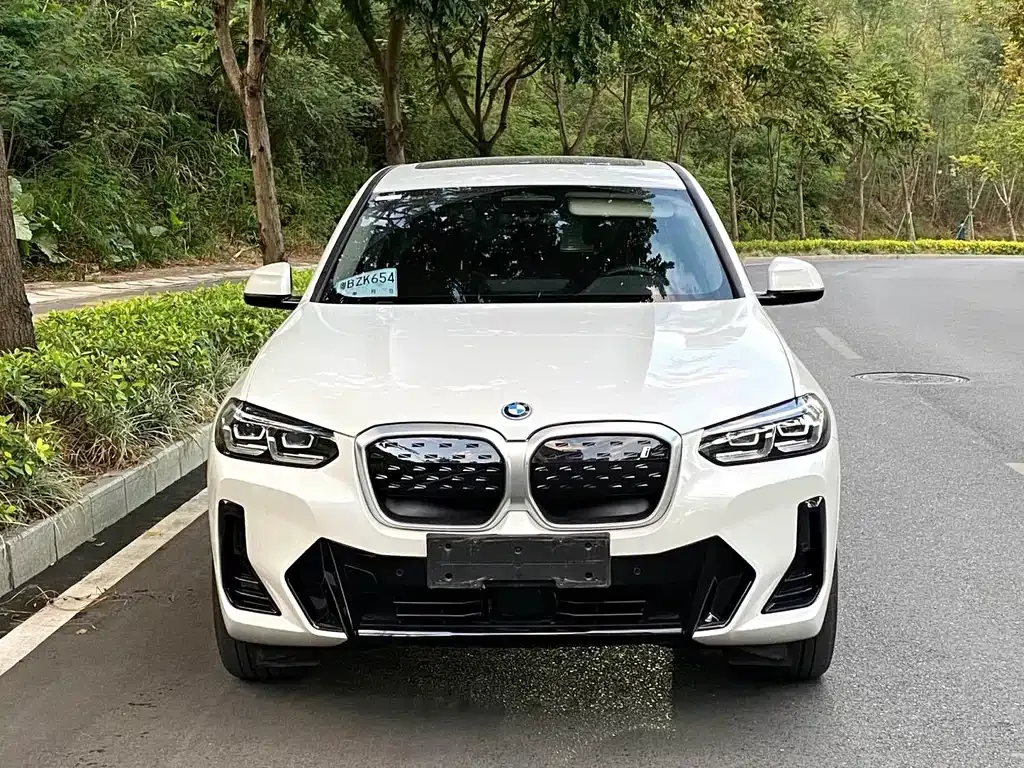 BMW iX3 — фото 6
