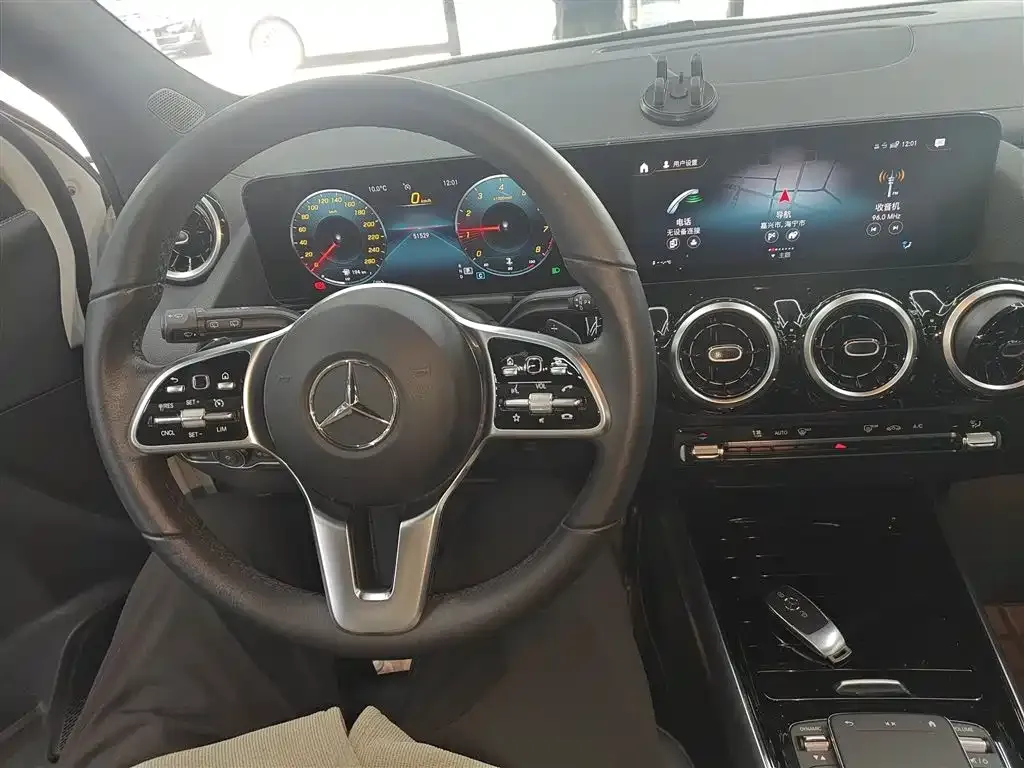 Mercedes-Benz GLA — фото 9