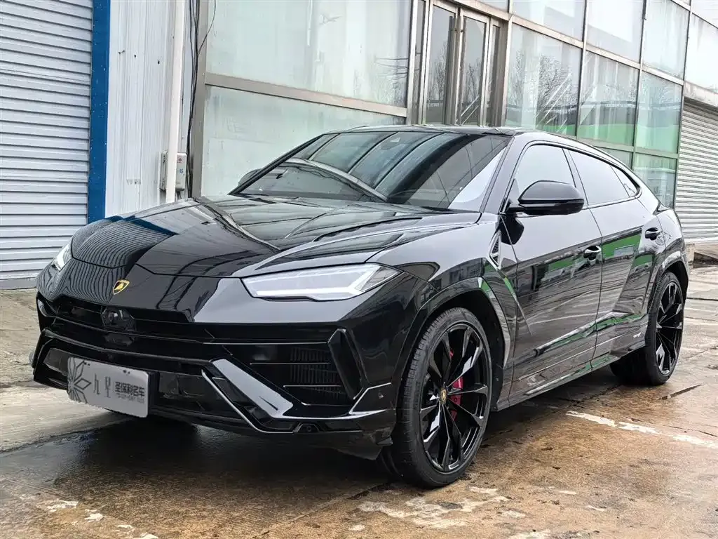 Lamborghini Urus — фото 1