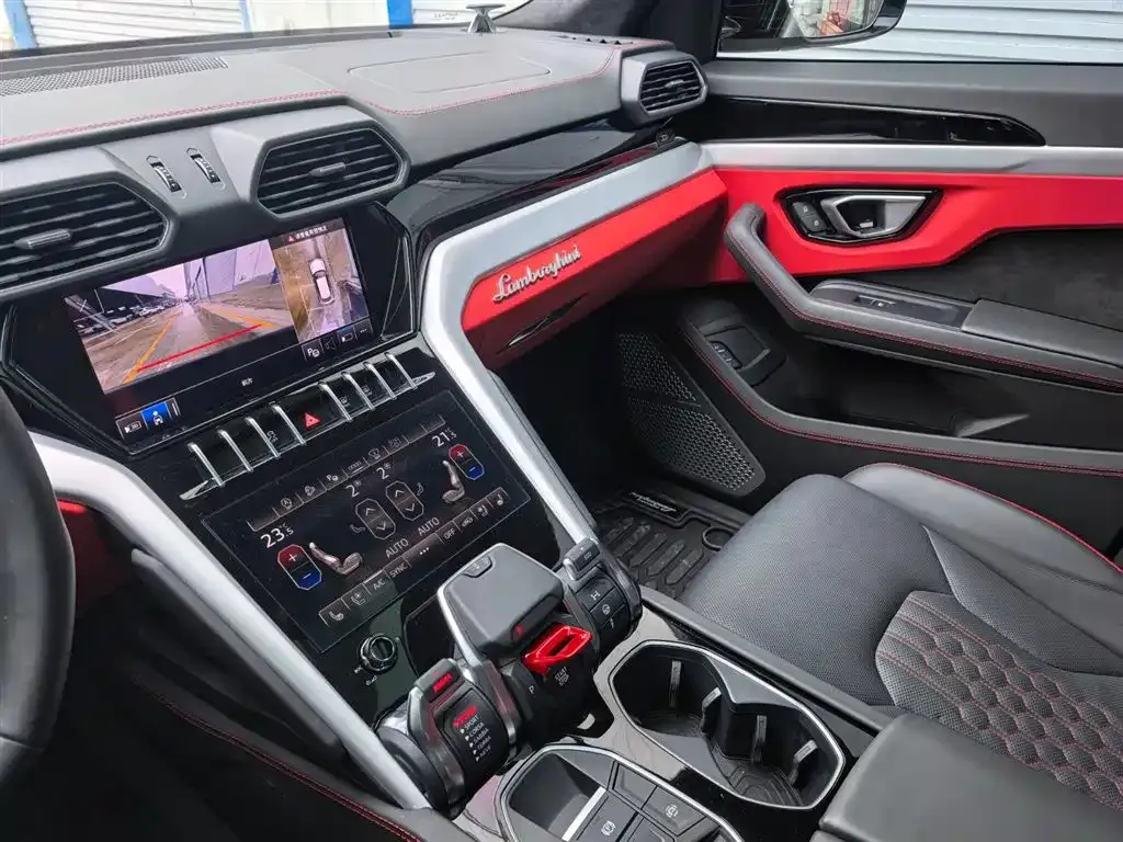 Lamborghini Urus — фото 9