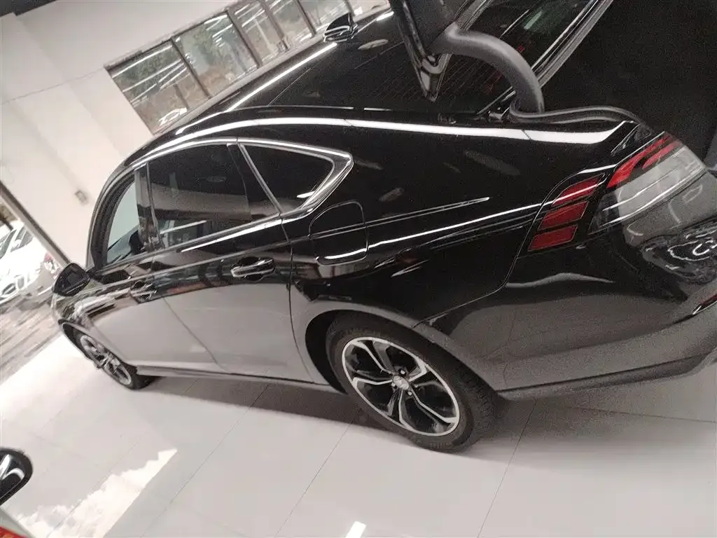 Honda Accord — фото 10