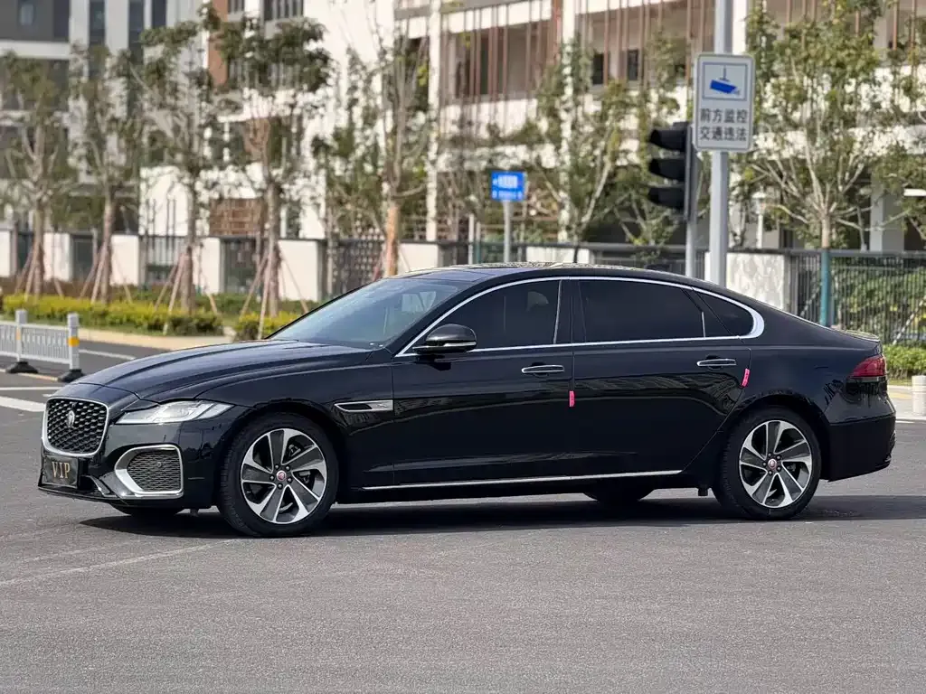 Jaguar XFL — фото 1