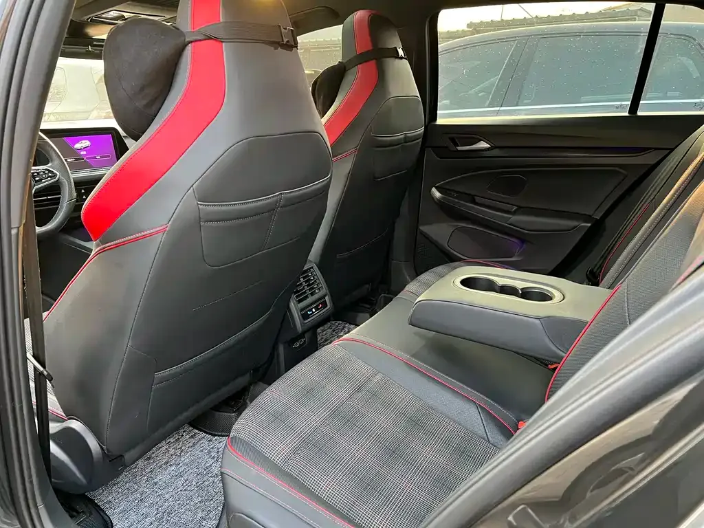 Volkswagen Golf GTI — фото 2